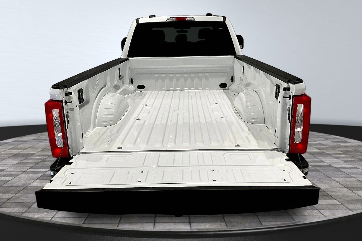 2024 Ford Super Duty F-350 SRW XLT