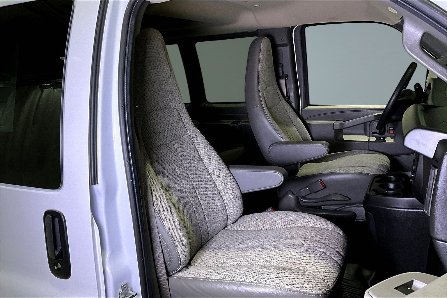 2023 Chevrolet Express Passenger LS