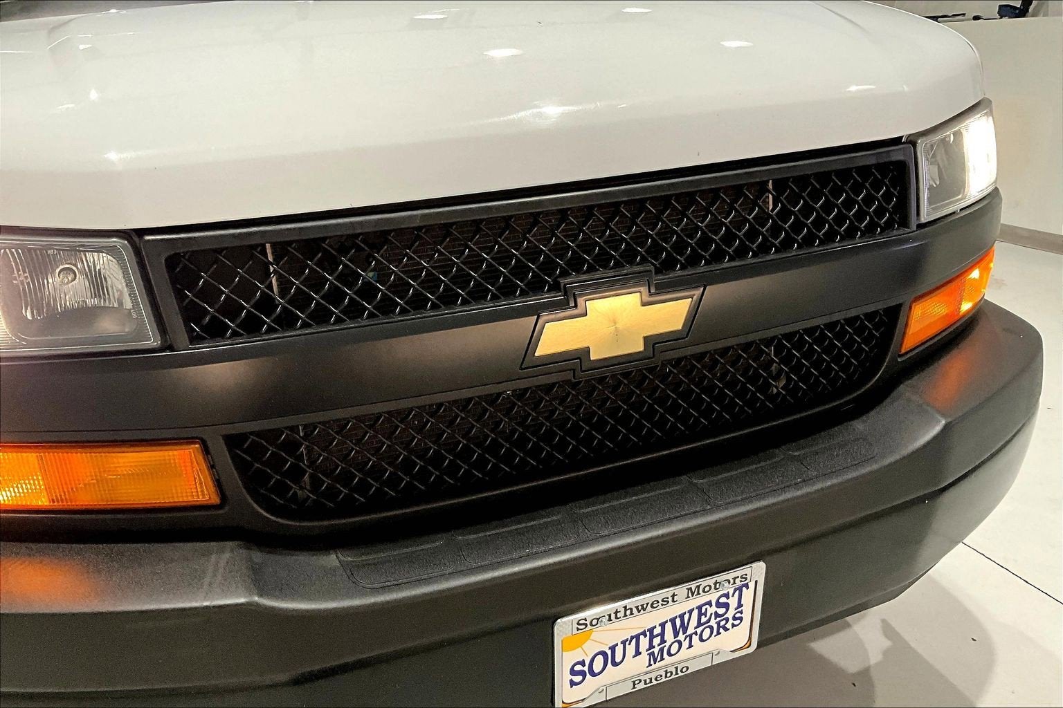 2023 Chevrolet Express Passenger LS