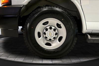 2023 Chevrolet Express Passenger LS