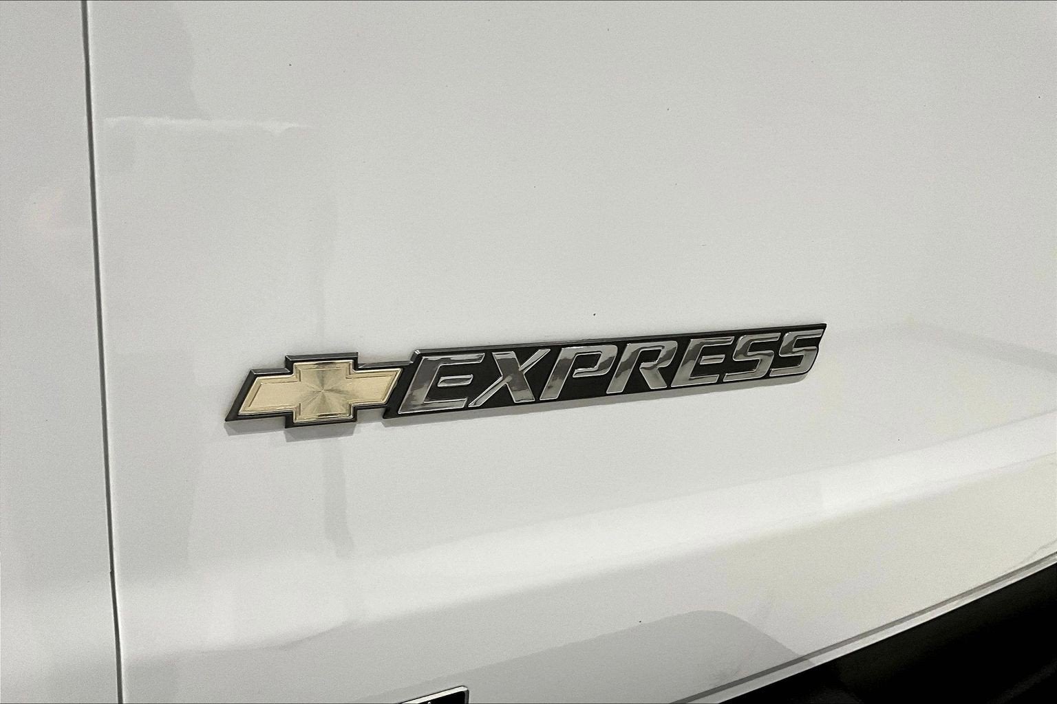 2023 Chevrolet Express Passenger LS