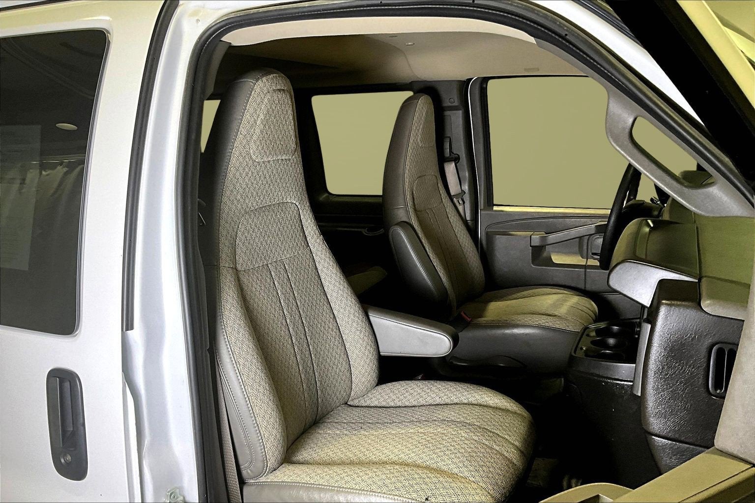 2023 Chevrolet Express Passenger LS