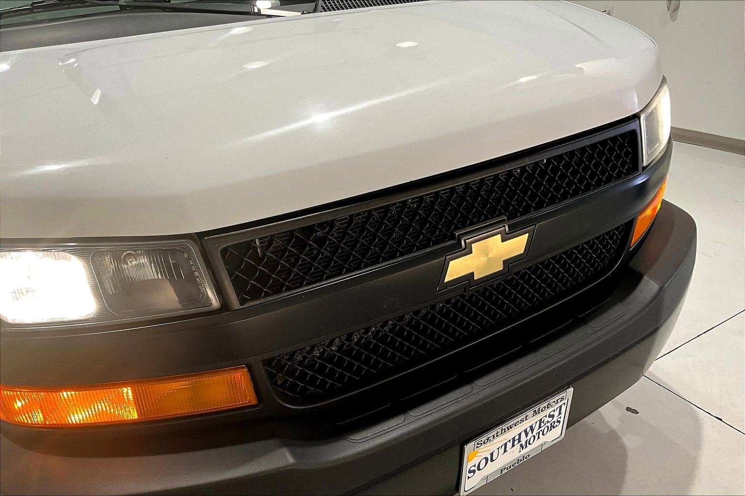 2023 Chevrolet Express Passenger LS