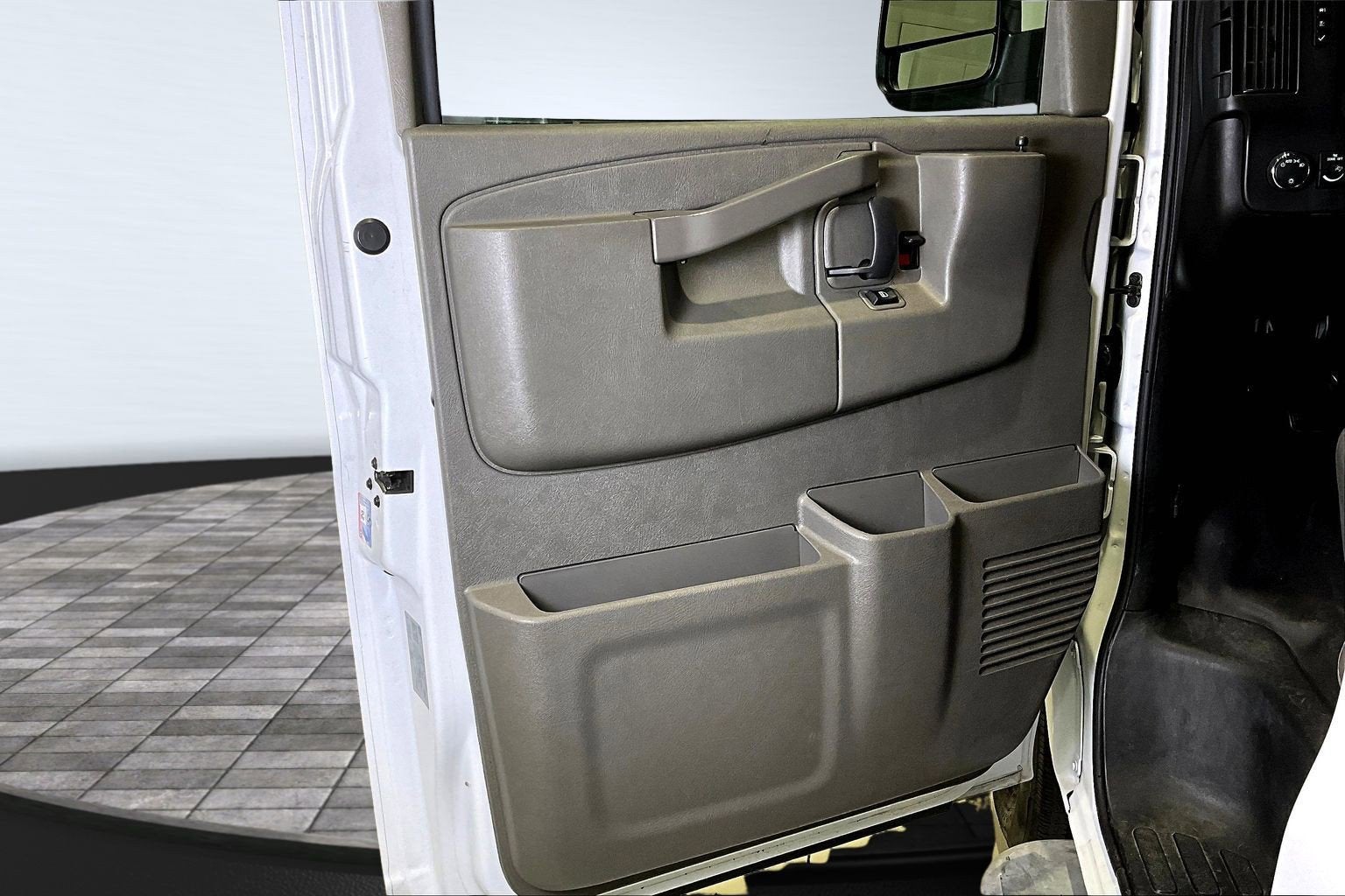 2024 GMC Savana Cargo Van RWD 2500 135