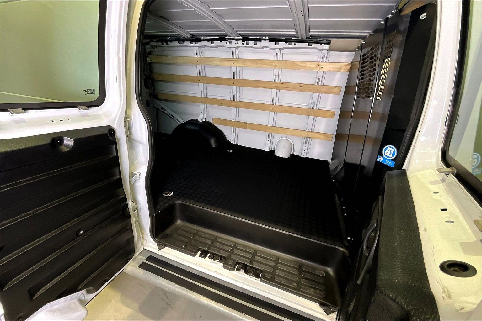 2024 GMC Savana Cargo Van RWD 2500 135