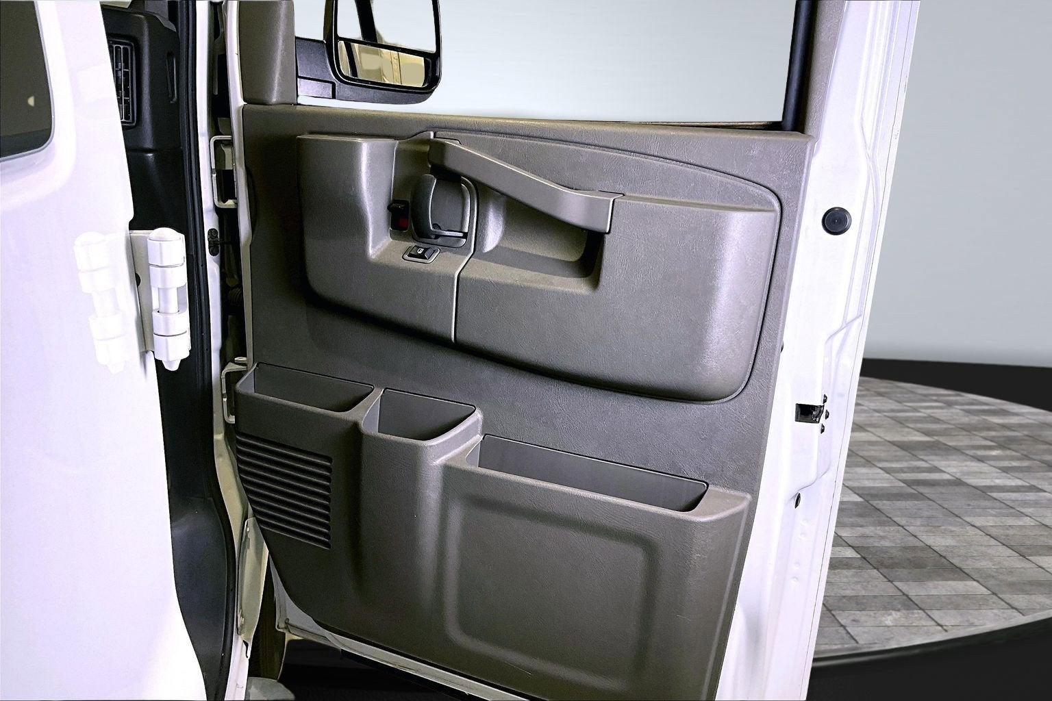 2024 GMC Savana Cargo Van RWD 2500 135