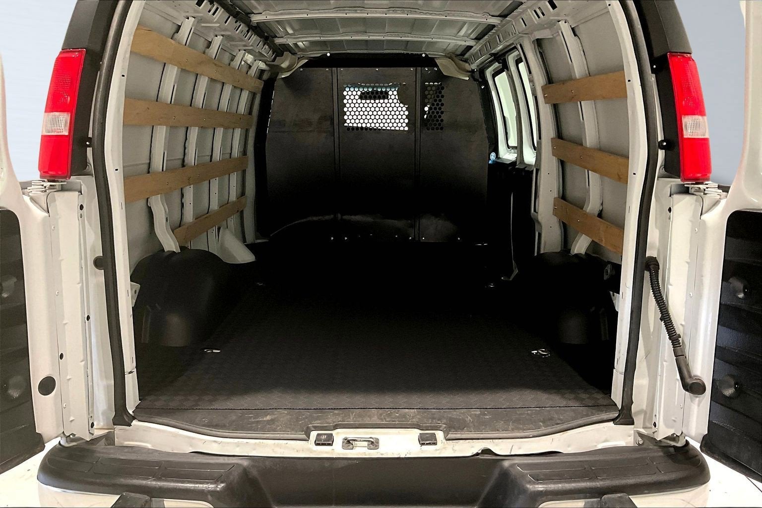 2024 GMC Savana Cargo Van RWD 2500 135