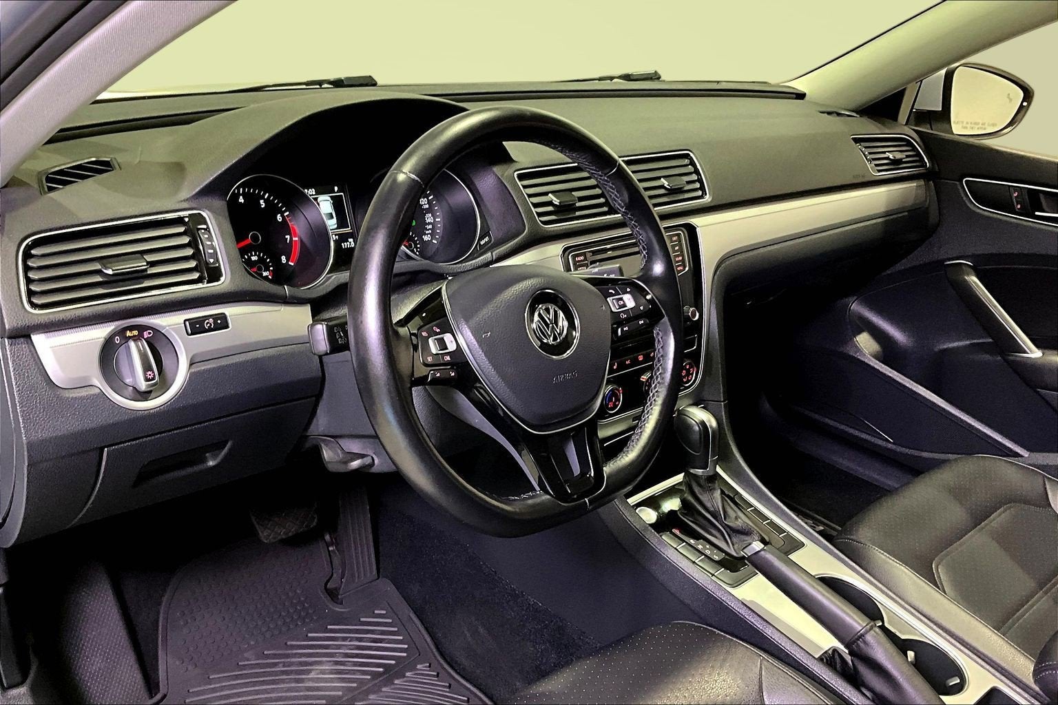 2019 Volkswagen Passat 2.0T Wolfsburg Edition