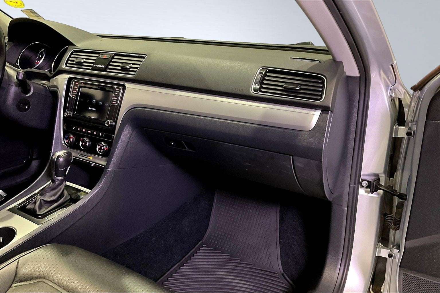 2019 Volkswagen Passat 2.0T Wolfsburg Edition