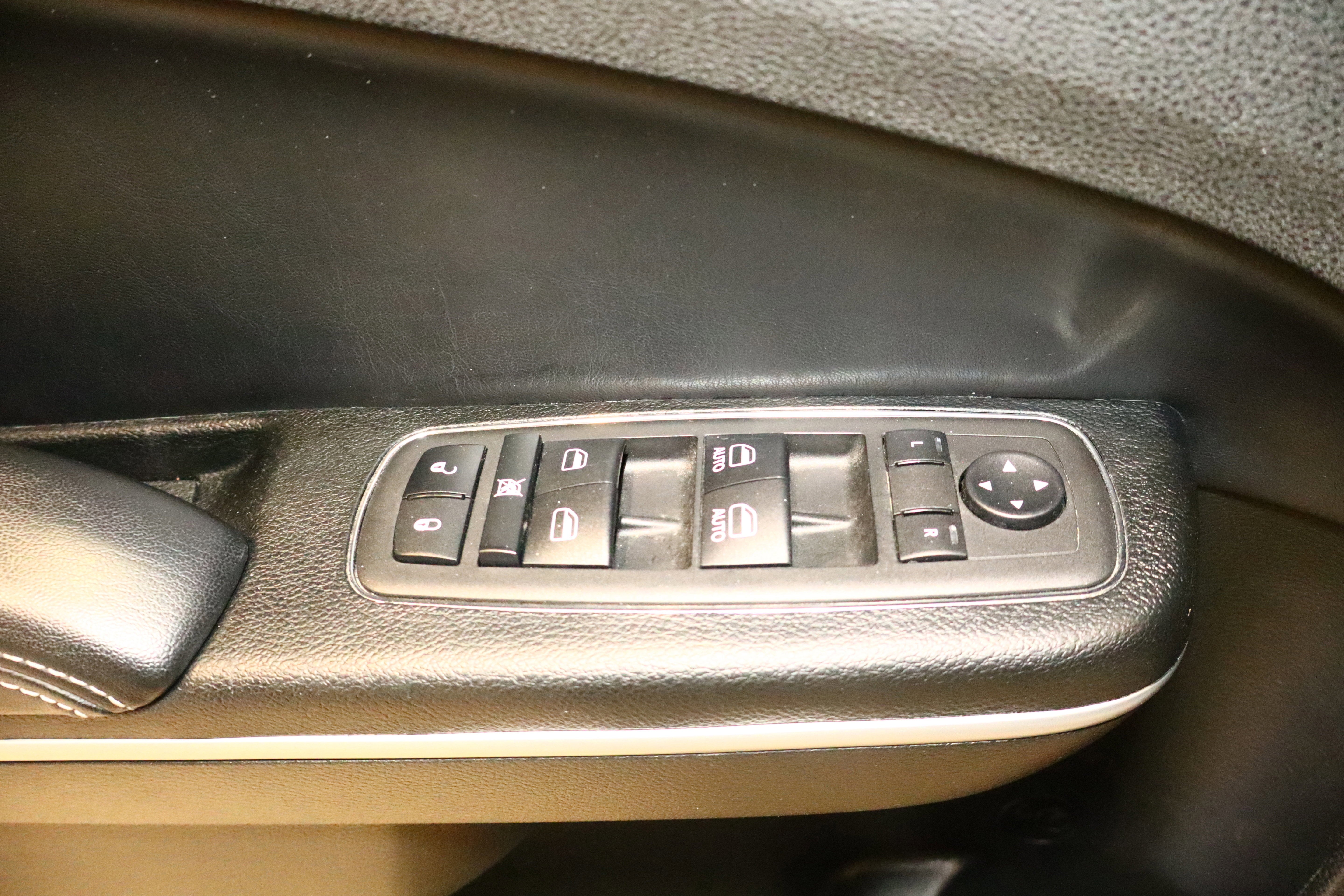 2023 Chrysler 300 300S