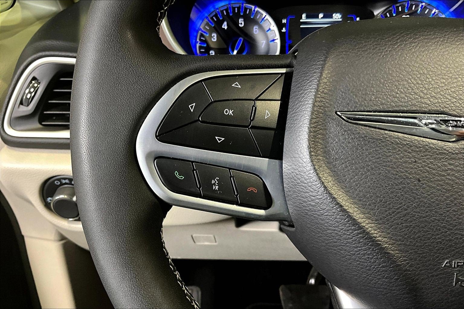 2024 Chrysler Voyager LX