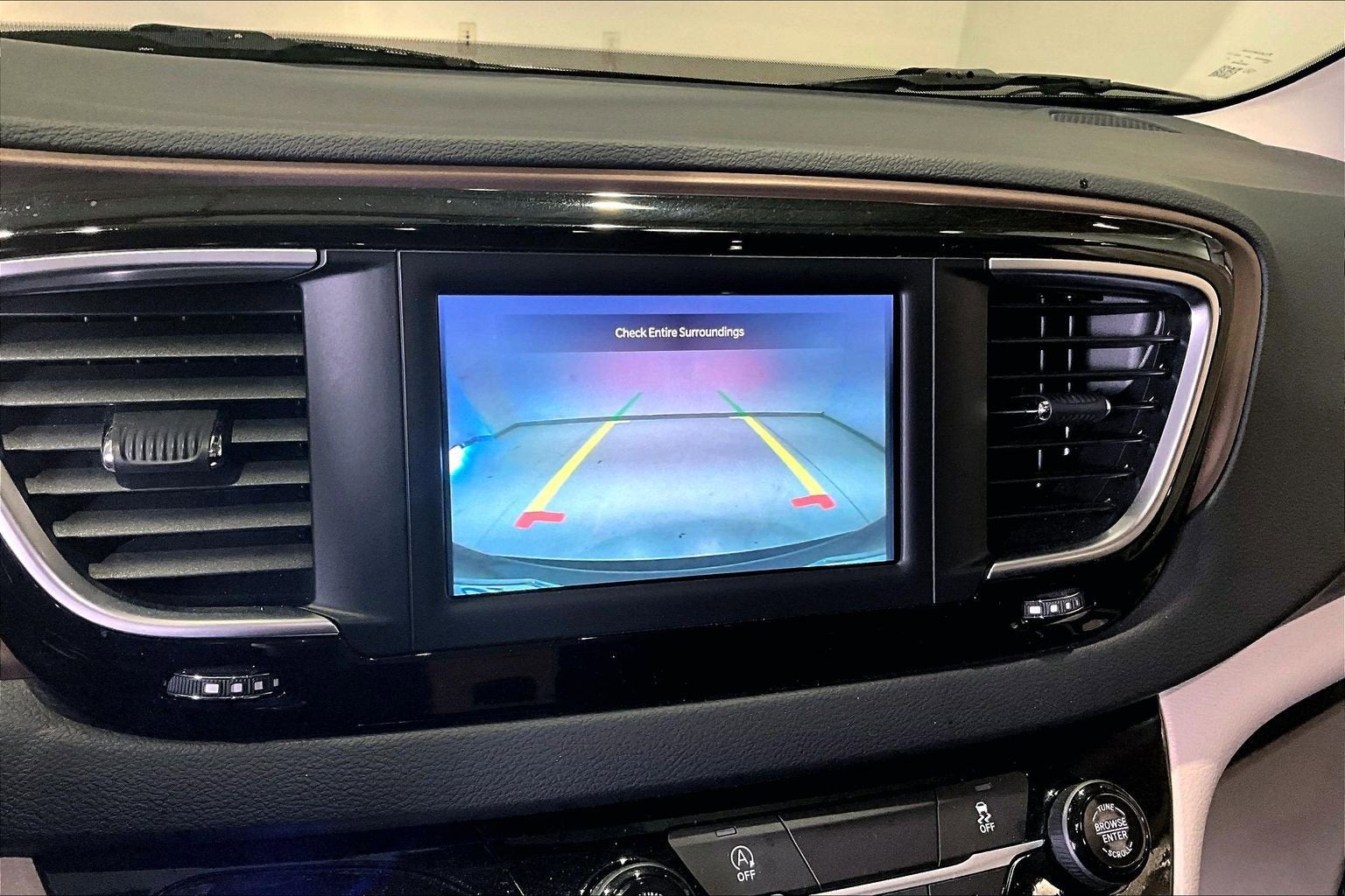 2024 Chrysler Voyager LX