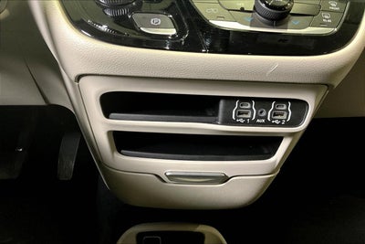 2024 Chrysler Voyager LX