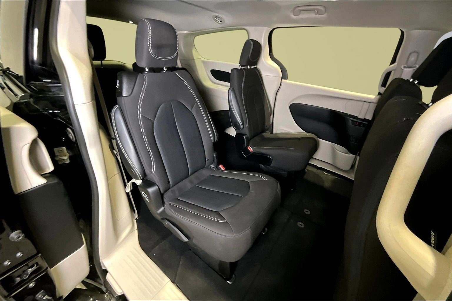 2024 Chrysler Voyager LX