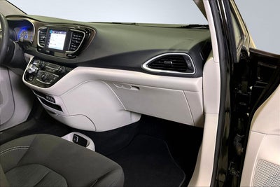 2024 Chrysler Voyager LX