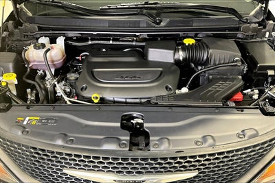 2024 Chrysler Voyager LX