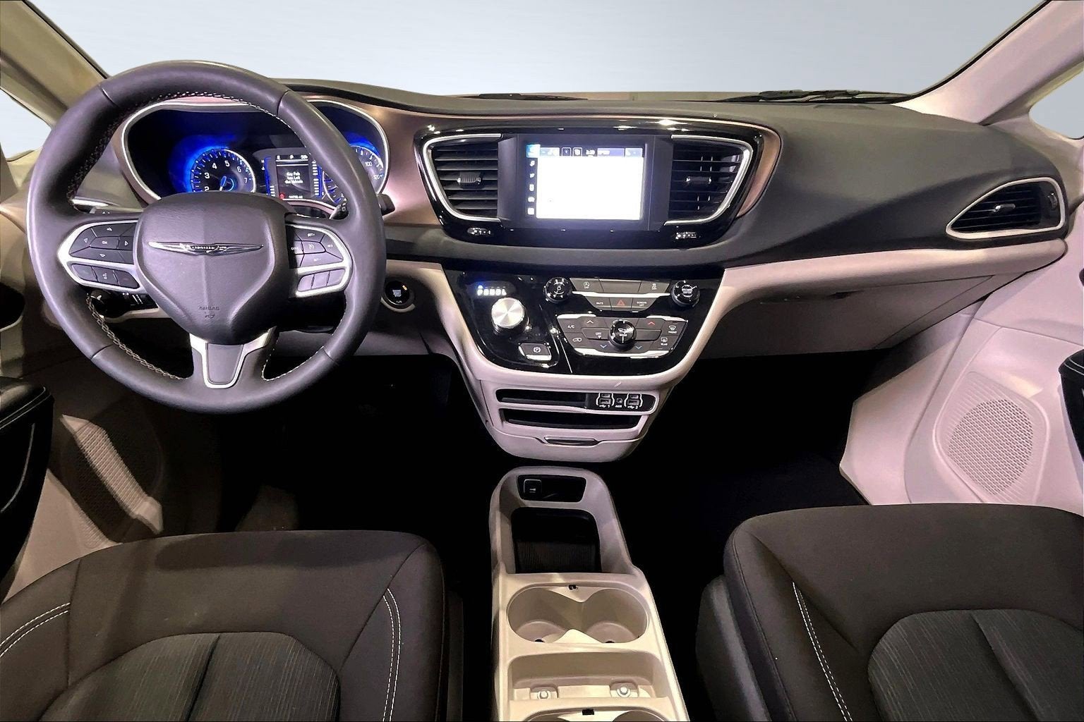 2024 Chrysler Voyager LX