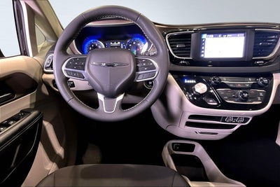 2024 Chrysler Voyager LX