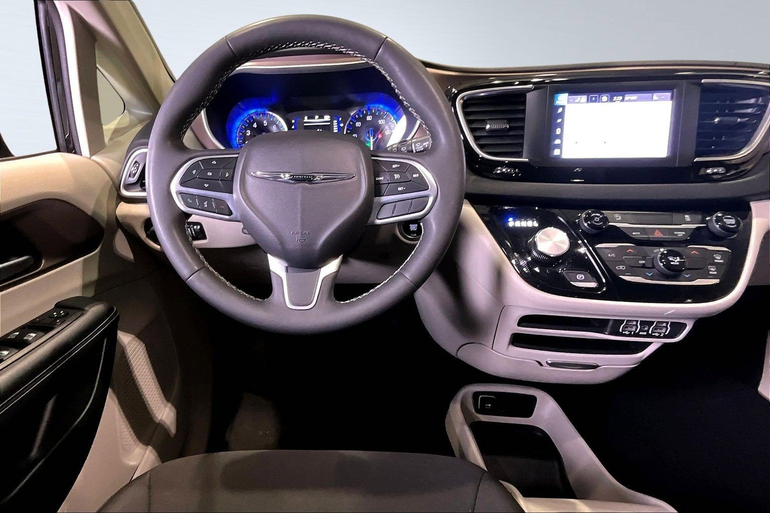 2024 Chrysler Voyager LX