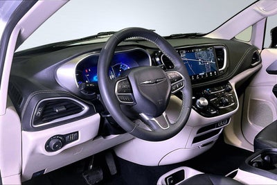 2024 Chrysler Pacifica Hybrid Select