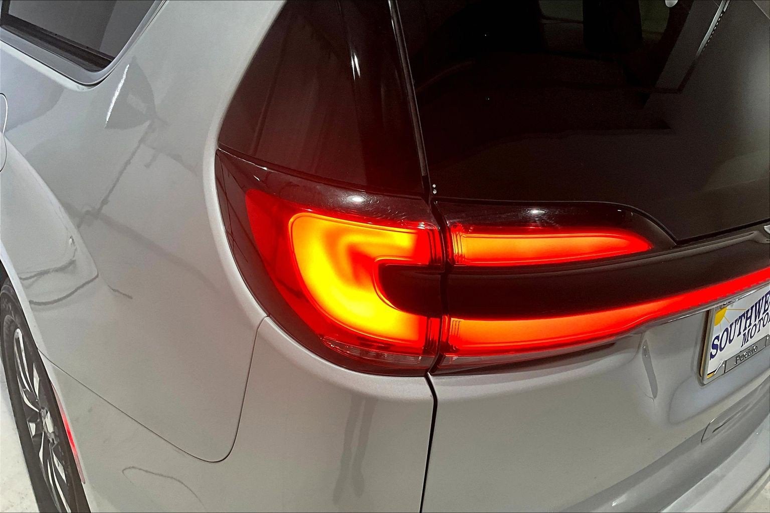 2024 Chrysler Pacifica Hybrid Select