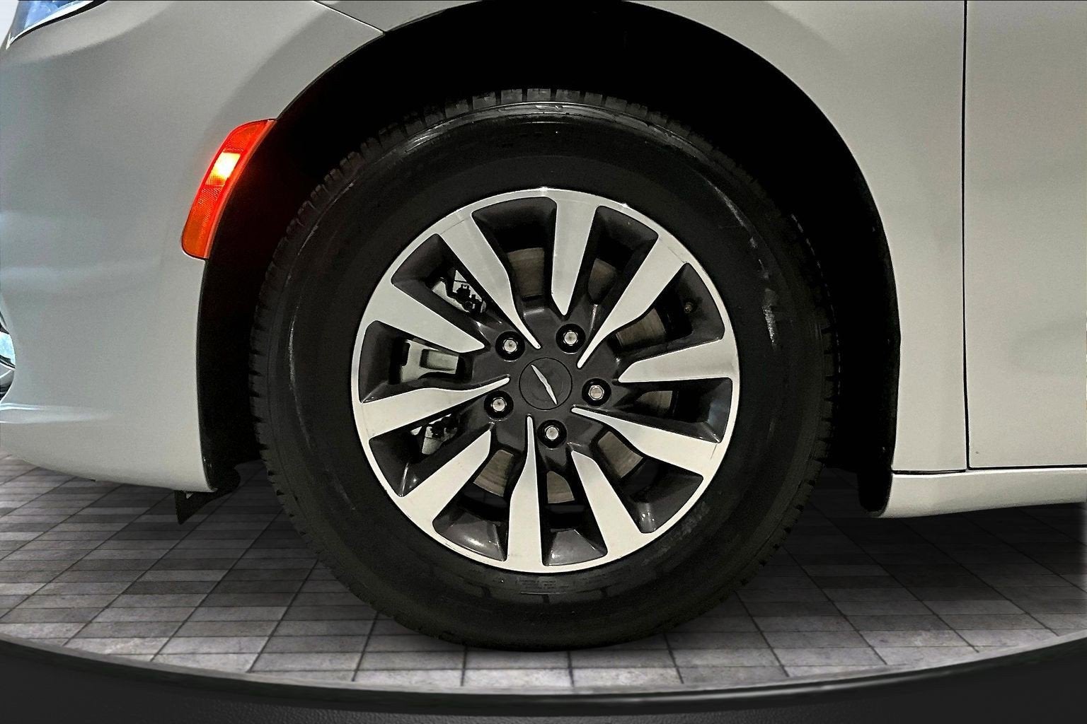 2024 Chrysler Pacifica Hybrid Select