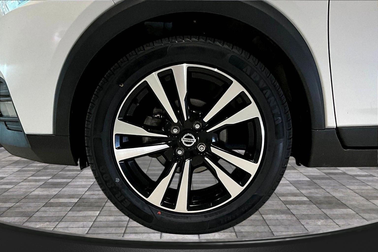 2019 Nissan Kicks SR