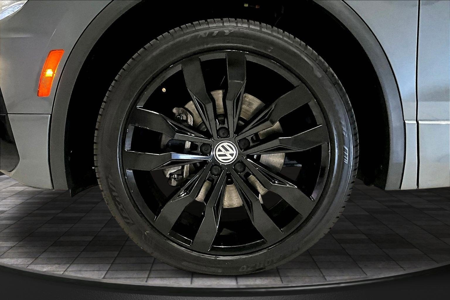 2020 Volkswagen Tiguan SE R-Line Black