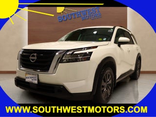 2022 Nissan Pathfinder SV