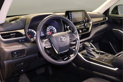 2020 Toyota Highlander LE