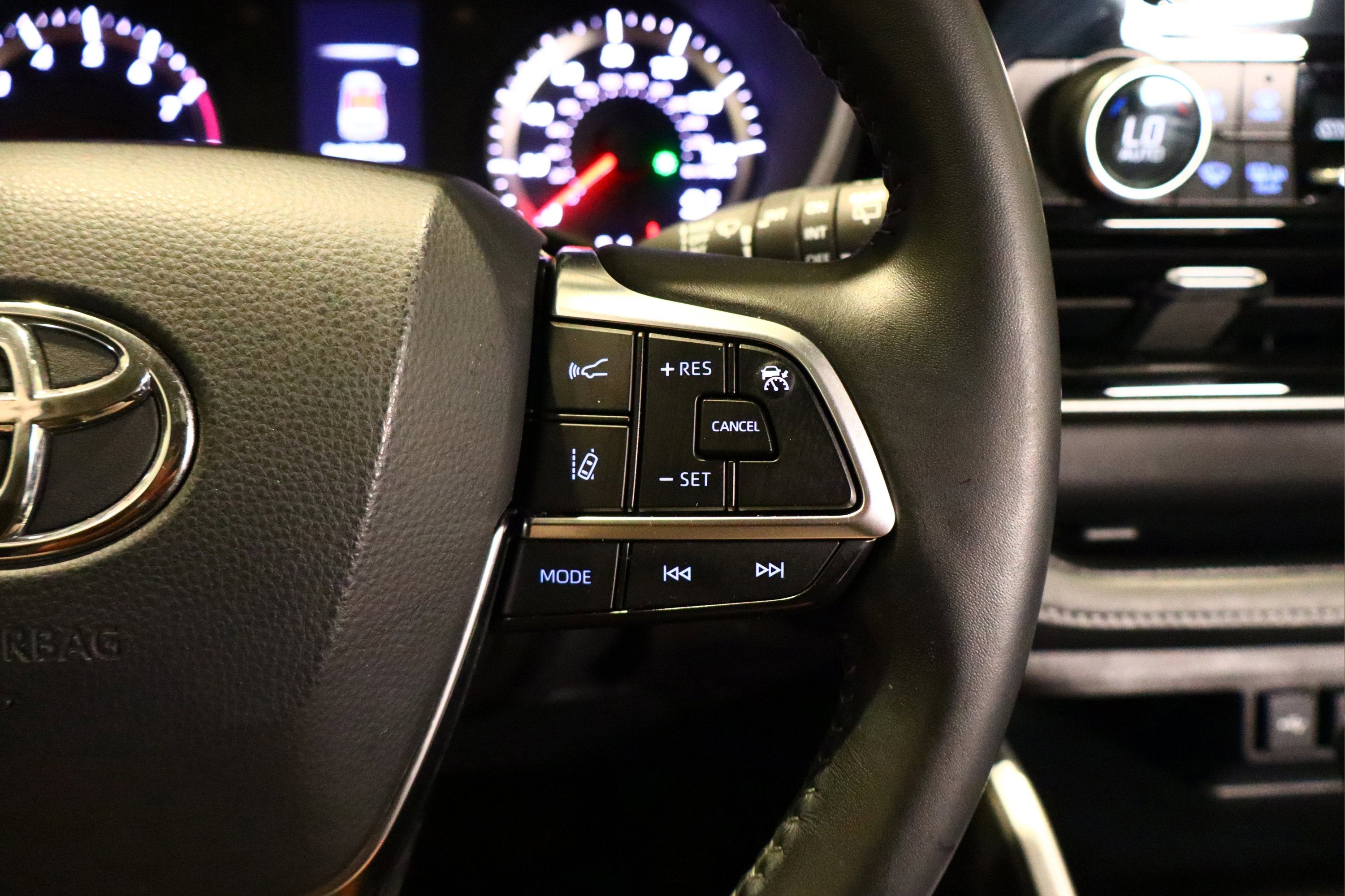 2020 Toyota Highlander LE