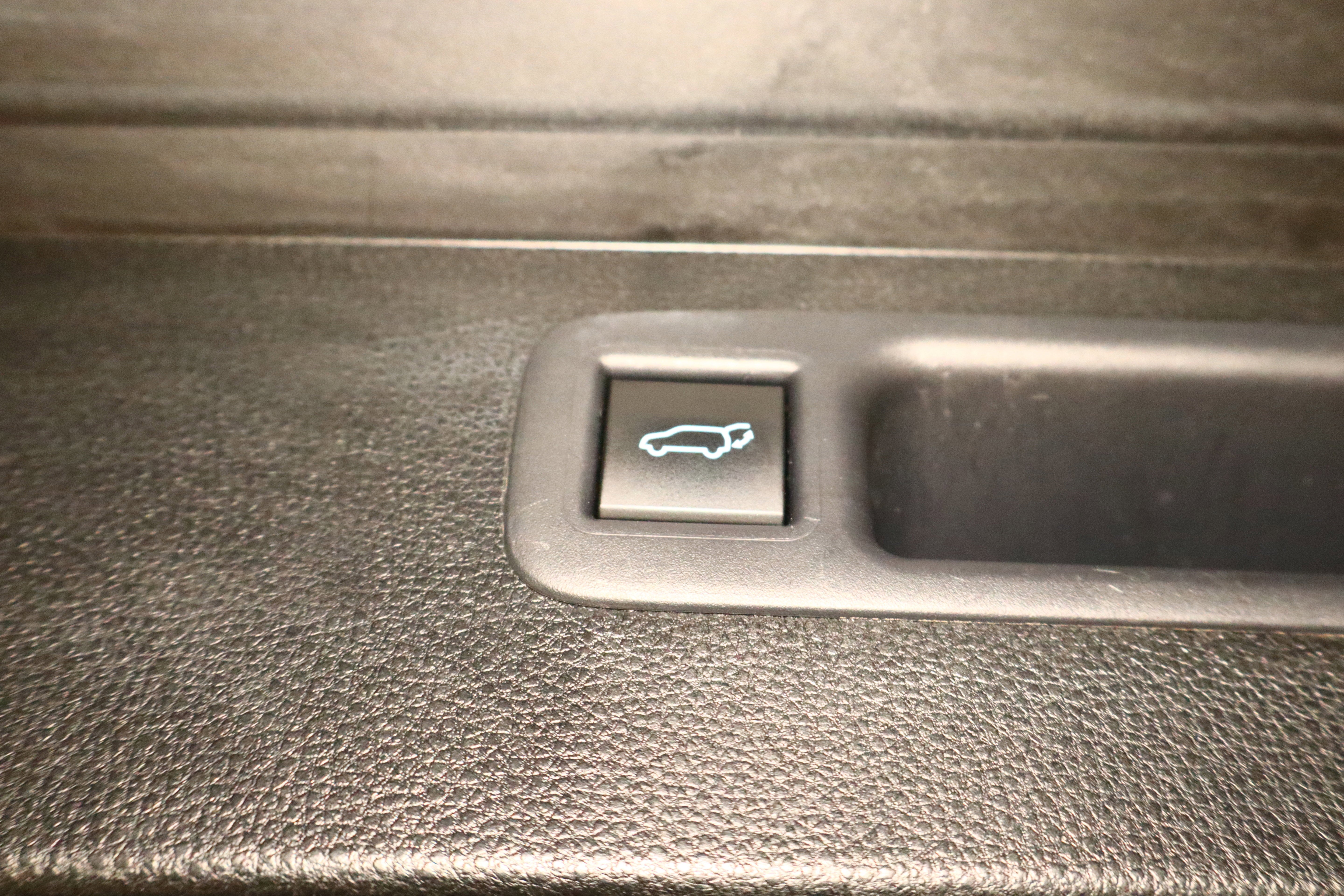 2020 Toyota Highlander LE