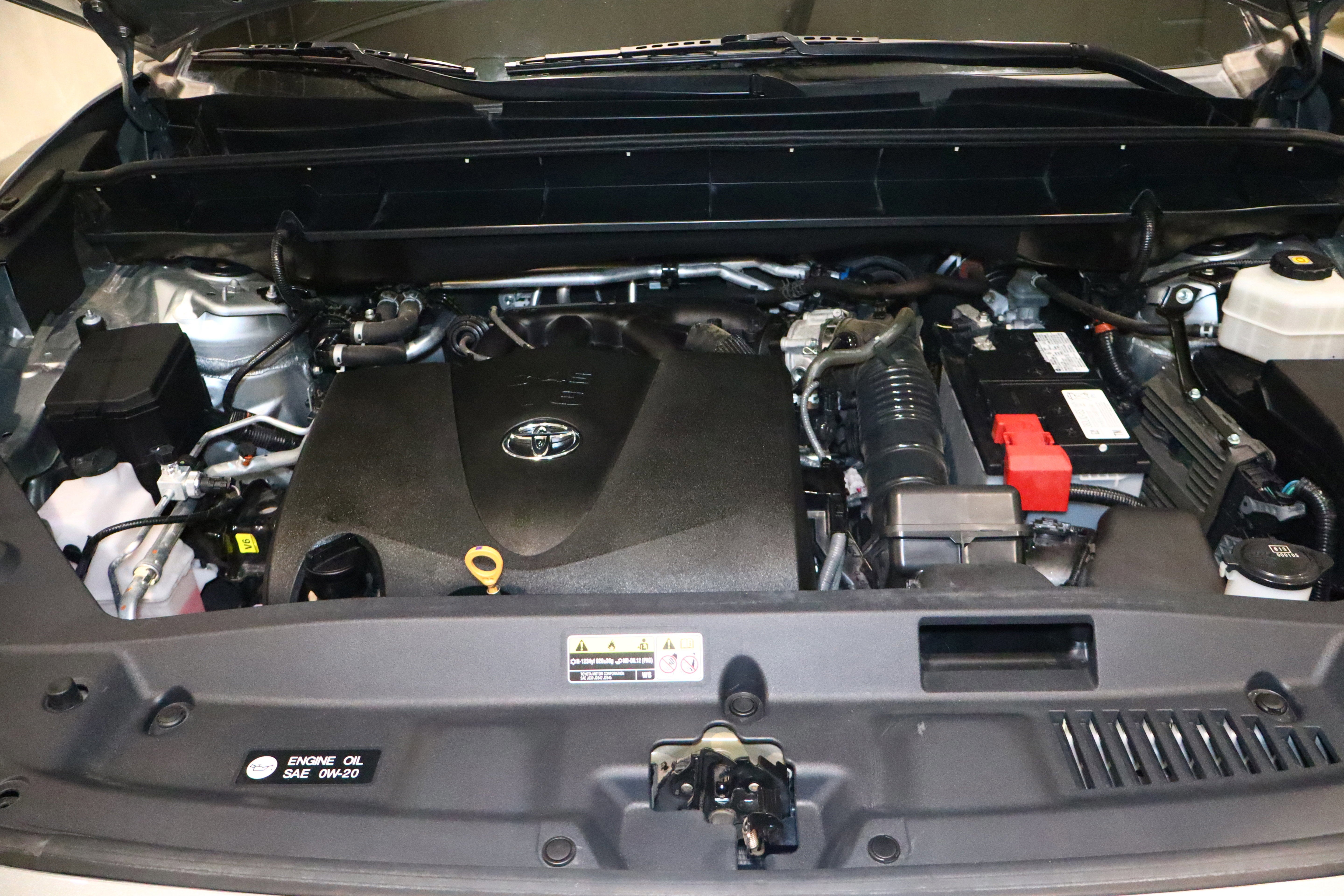 2020 Toyota Highlander LE