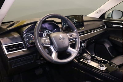 2025 Mitsubishi Outlander ES