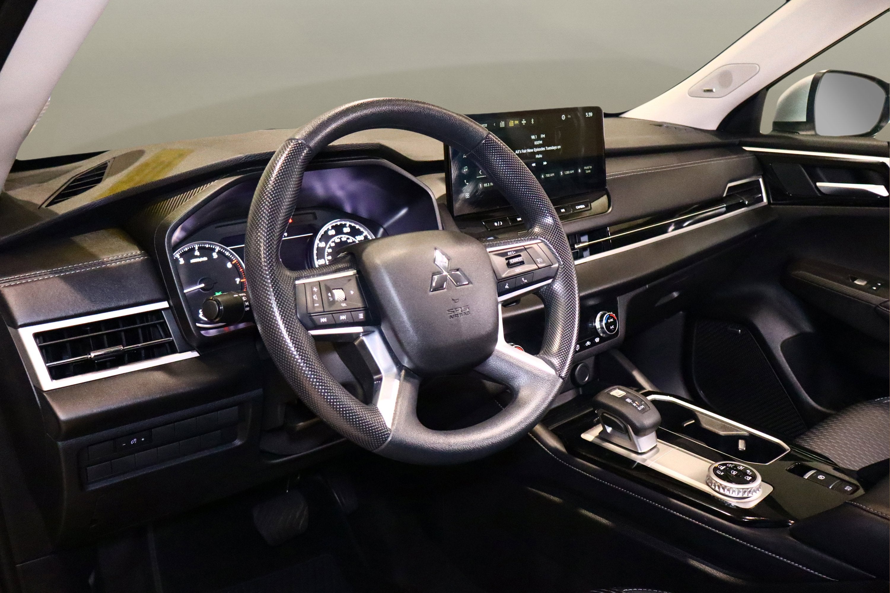 2025 Mitsubishi Outlander ES