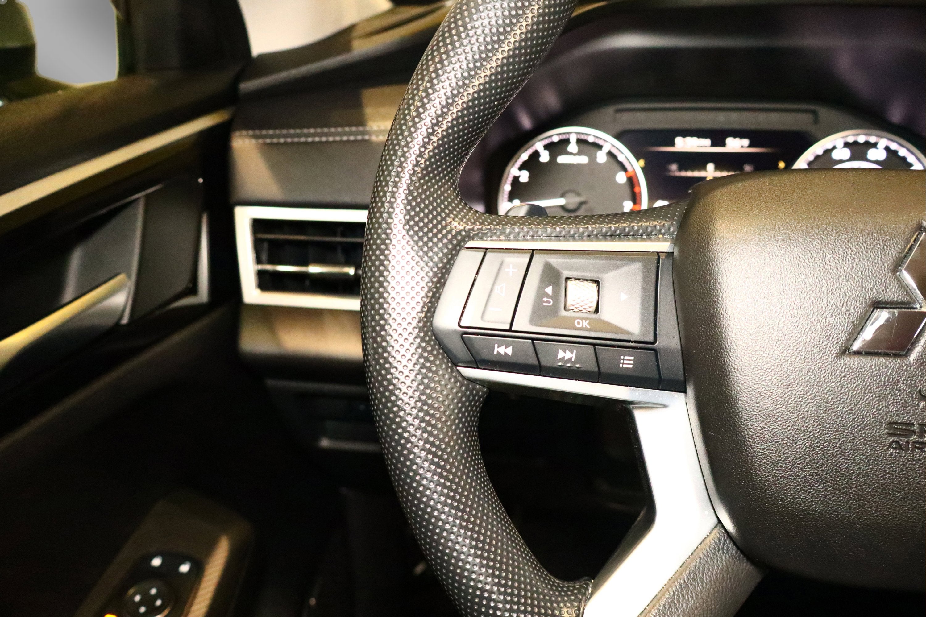 2025 Mitsubishi Outlander ES