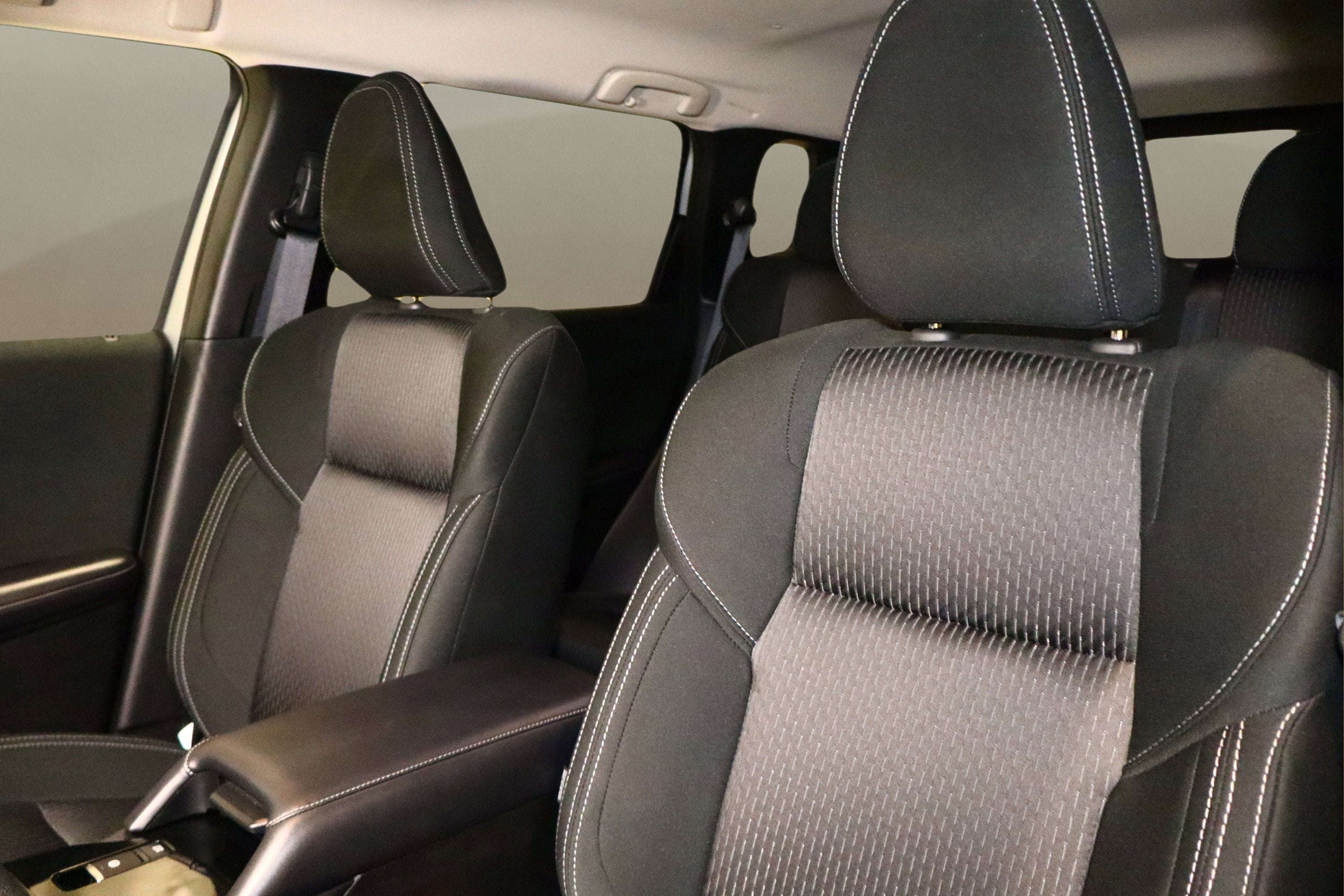 2025 Mitsubishi Outlander ES