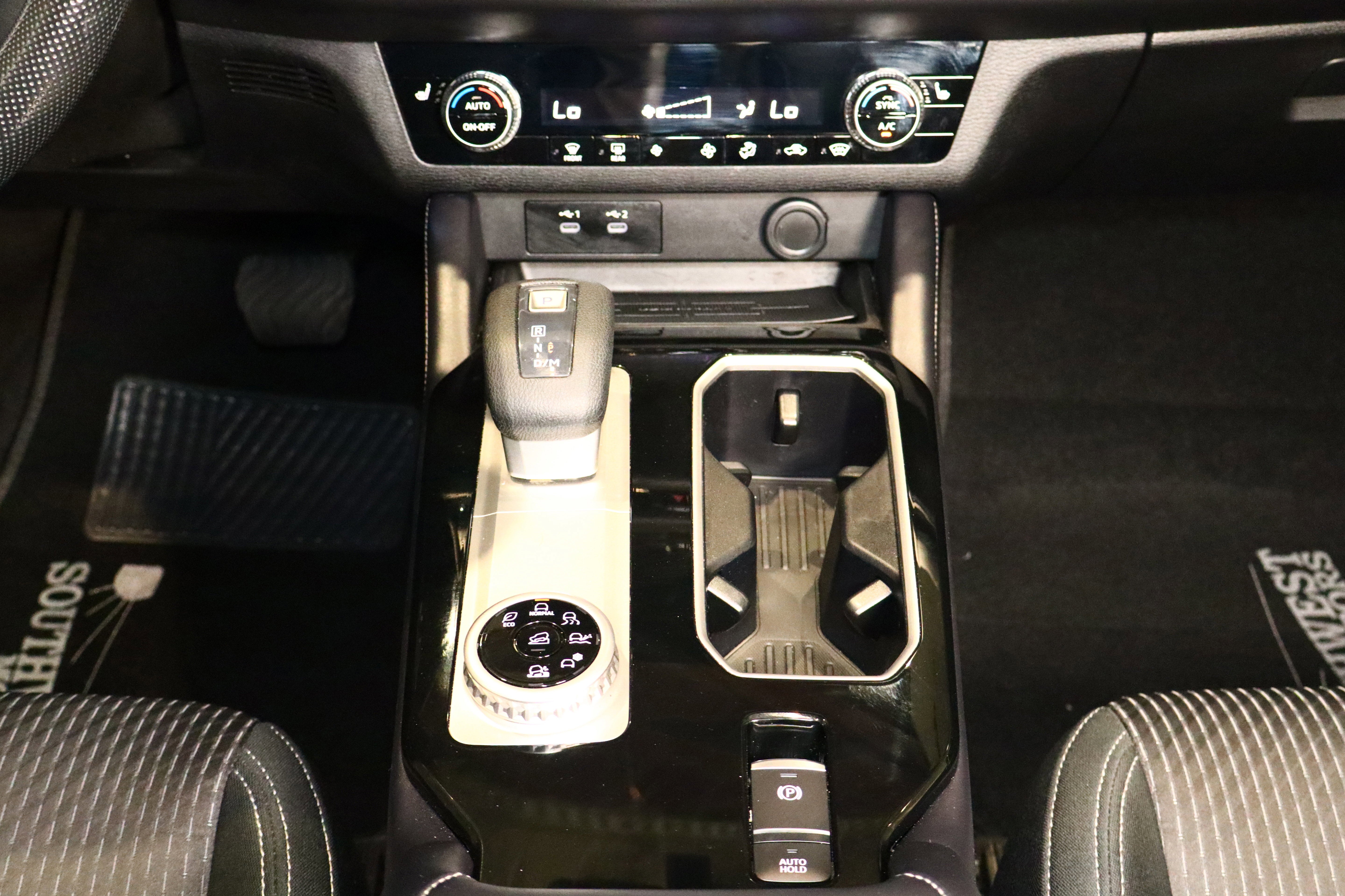 2025 Mitsubishi Outlander ES