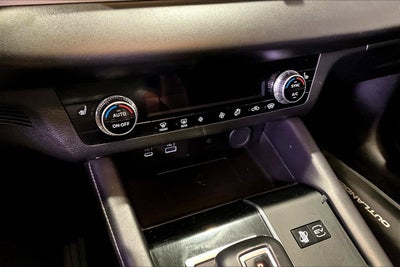 2023 Mitsubishi Outlander PHEV SE