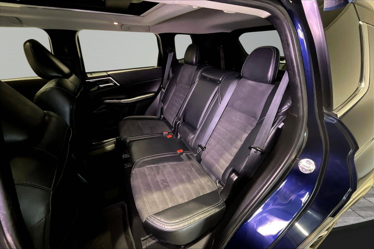 2023 Mitsubishi Outlander PHEV SE