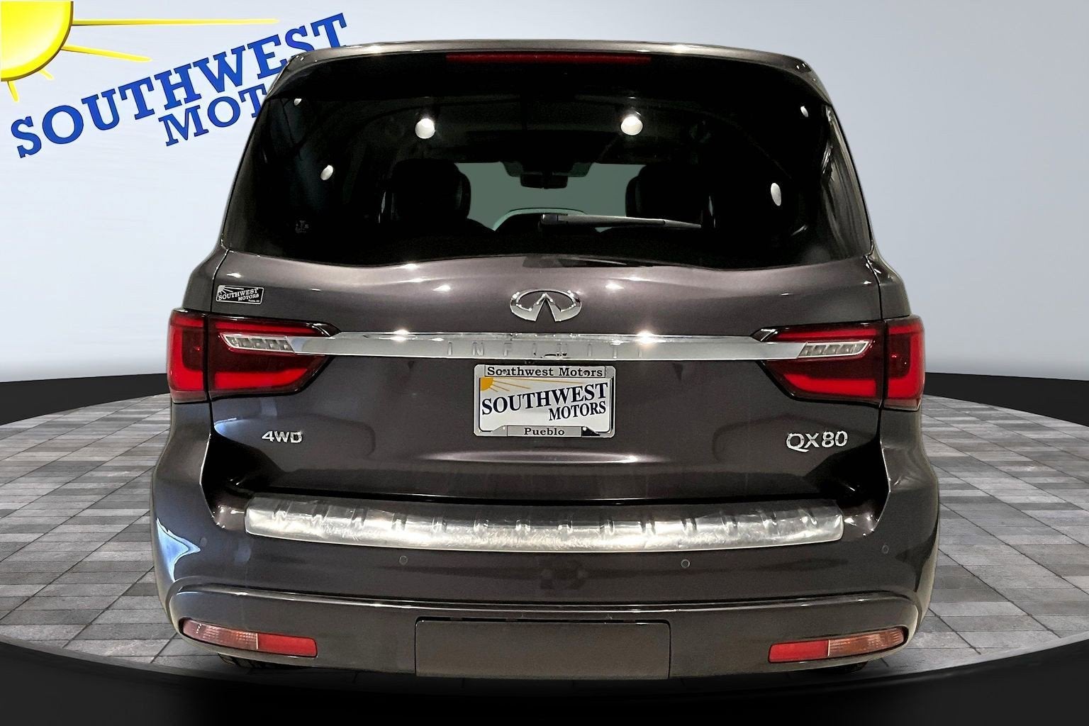 2024 INFINITI QX80 LUXE