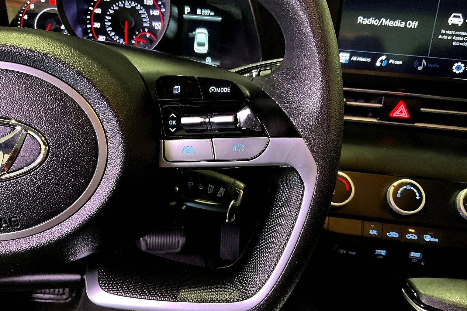 2023 Hyundai Elantra SE