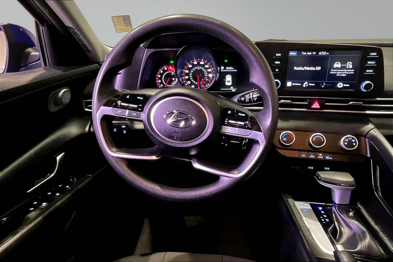 2023 Hyundai Elantra SE