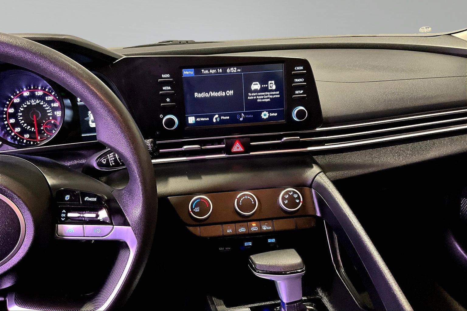 2023 Hyundai Elantra SE